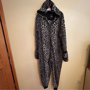 NICK & NORA Sz Medium Cheetah Print Hooded One Piece PJs Onesie Front Zip
